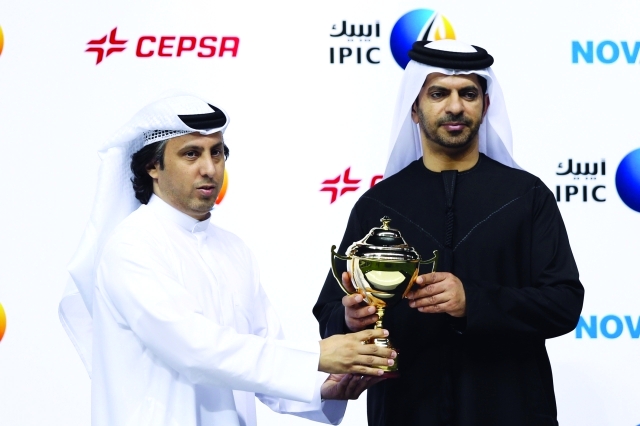 ".. ويسلم  سعيد بن سرور كأس الشوط الأخير"