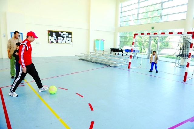 ".. ويشارك آخر لعبة كرة القدم   - البيان"