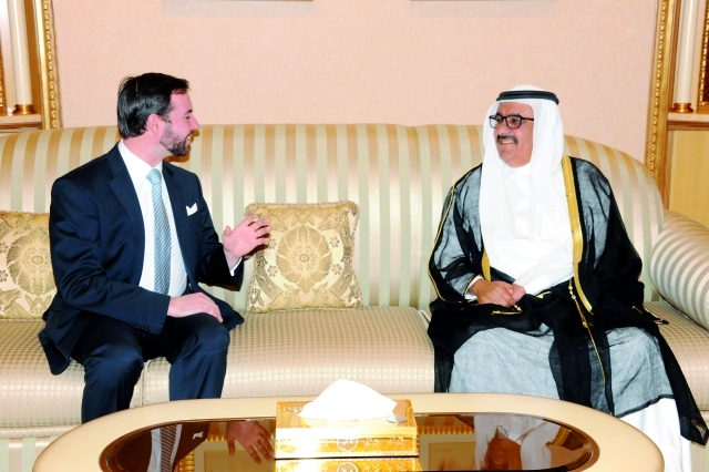 "سموه يتبادل الحديث مع ولي عهد دوقية لوكسمبورغ"