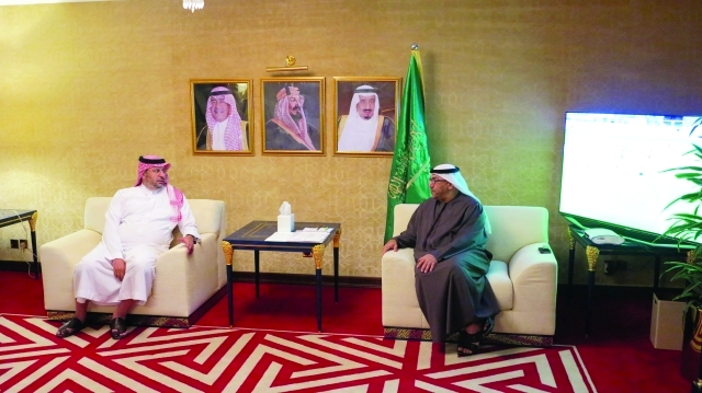 "عبد الله بن مساعد خلال استقباله العويس"