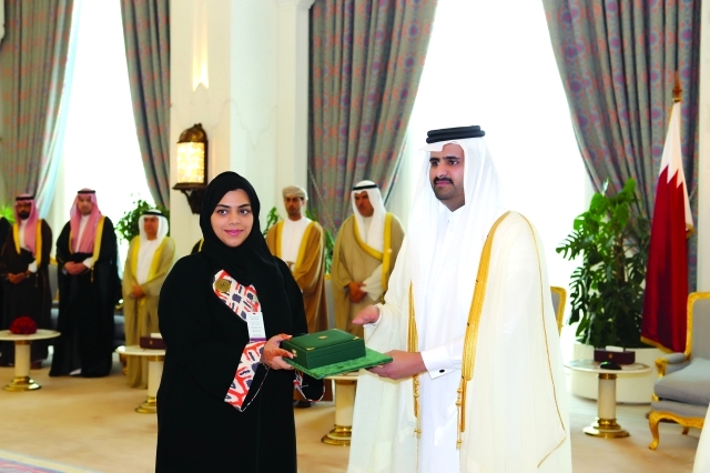 "أمل الكعبي تتسلم جائزتها\tالبيان"