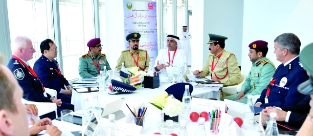 "سيف بن زايد وخميس المزينة وحميد الهديدي وعبدالقدوس العبيدلي خلال الورشة \tمن المصدر"