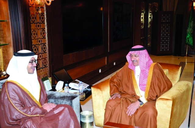 "سموه يستعرض مع ولي ولي العهد السعودي علاقات التعاون"