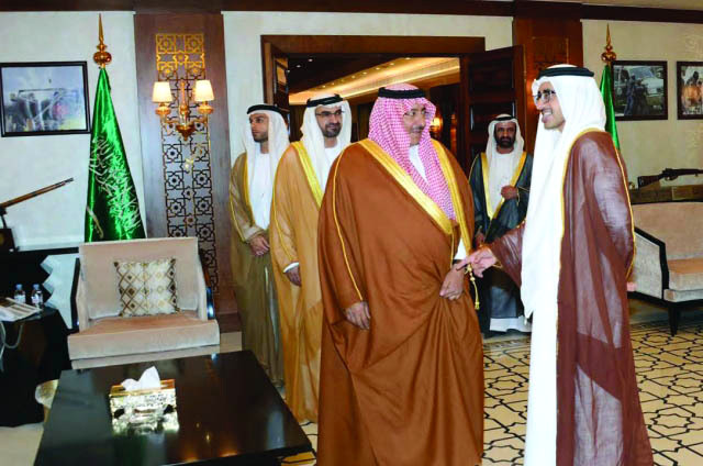"عبدالله بن زايد لدى لقائه محمد بن نايف وام"