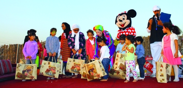 "بنات الموظفين الفائزات في المسابقات"