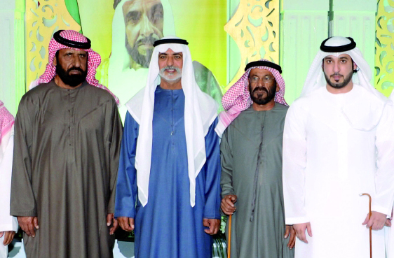"نهيان بن مبارك والعريس ووالده ووالد العروس وعدد من المدعوين"