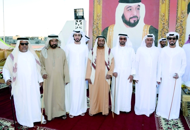 "حمد بن سهيل الخييلي ومحمد بن نعيف وحمد بن هويمل والعريسان ووالدهما وعدد من الحضور"