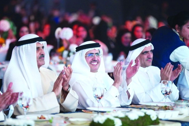 "مطر حميد الطاير وسعيد الطاير وسعيد خوري خلال حفل هيئة كهرباء ومياه دبي - من المصدر"