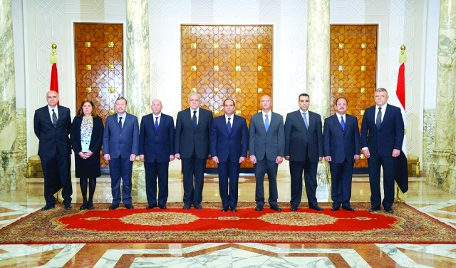 ".. ويتوسط الوزراء الجدد بعد أدائهم اليمين الدستورية - البيان"