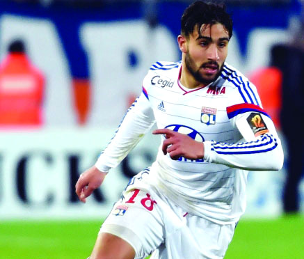 "Lyon's French midfielder Nabil Fekir runs with the ball during the French L1 football match between Montpellier and Lyon on March 8, 2015 at the La Mosson Stadium in Montpellier, southern France. AFP PHOTO / PASCAL GUYOT"
