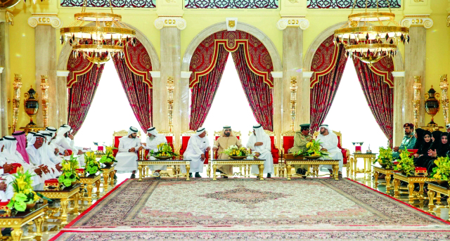"محمد بن راشد خلال اللقاء الأسبوعي مع الشيوخ والوزراء وأعيان البلاد ورؤساء المؤسسات والدوائر والفعاليات الاقتصادية في الدولة\t \t تصوير: خليفة اليوسف"