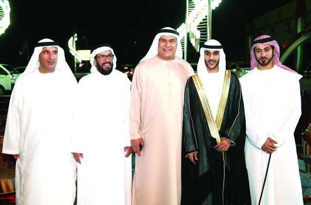 "والد العريس وشقيقه ناصر ويوسف محمد الحرمي والعريس وشقيقه أحمد"