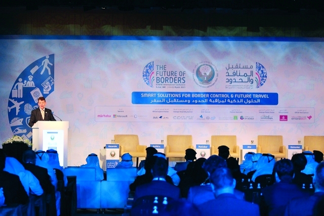 "بول غريفيث يشرح توسعات مطارات دبيالبيان"