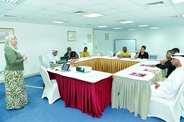 "جانب من ورش العمل والدورات التدريبية على هامش البطولة - البيان"