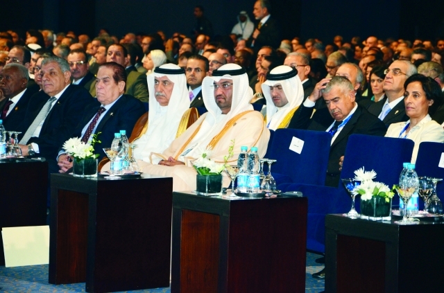 "سلطان الجابر خلال حضوره فعاليات المؤتمر"
