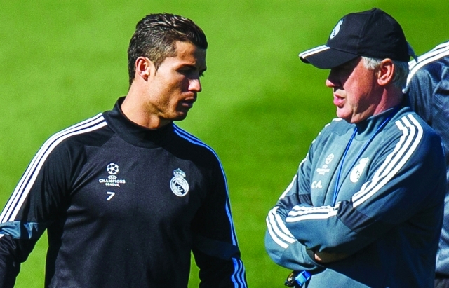 "انشيلوتي خلال إحدى جولات تدريب ريال مدريد رويترز"