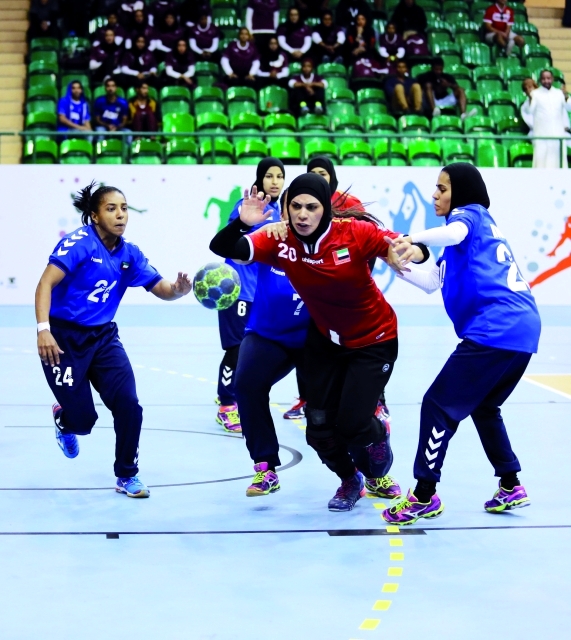"من مباراة كرة اليد أمام منتخب الكويت - البيان"