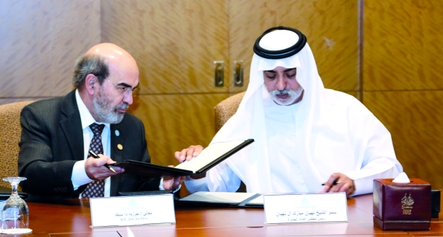"لبنى القاسمي خلال استقبال سيلفا وام"