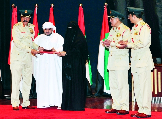 "المزينة يكرم الأمهات في عيدهن بحضور قيادات شرطة دبي"