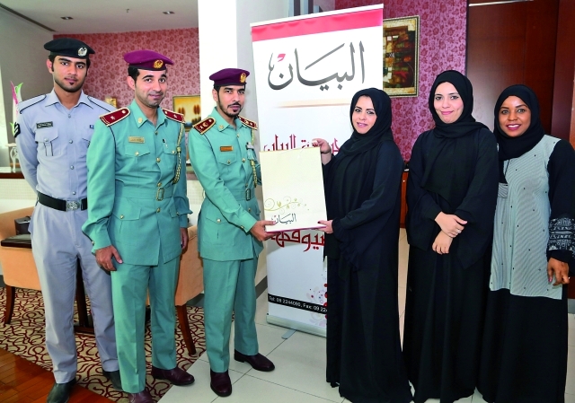 "عائشة الكعبي تكرم المقدم الحساني بحضور ابتسام الشاعر وناهد مبارك"