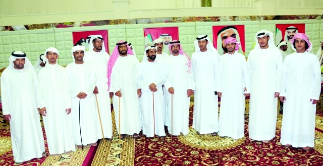 "العريس مع المدعوين"