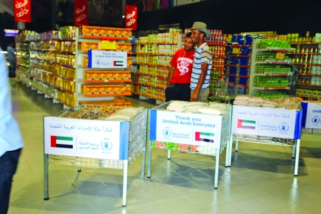 "المساعدات الإماراتية وصلت إلى آلاف اللاجئين \tأرشيفية"