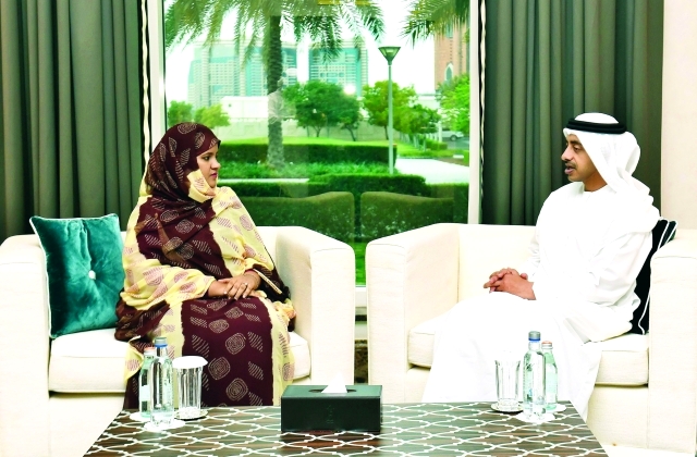 "عبدالله بن زايد مستقبلاً وزيرة خارجية موريتانيا"