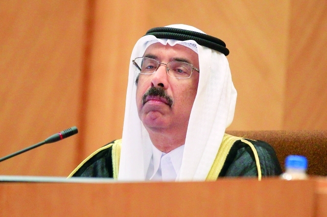"محمد المر مترئساً الجلسة"