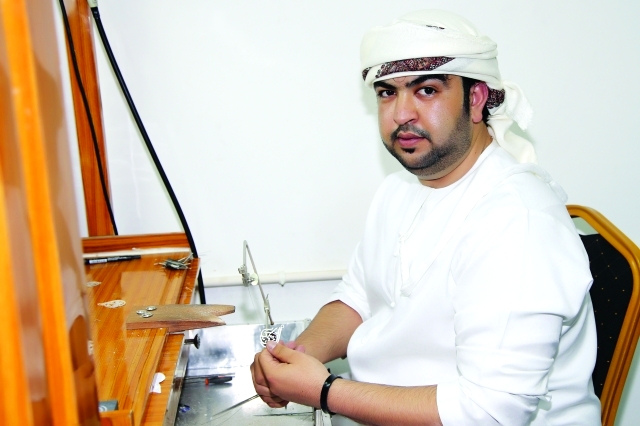 "عبدالرحمن الحمادي دخل عالم الذهب عن حب وقناعة"