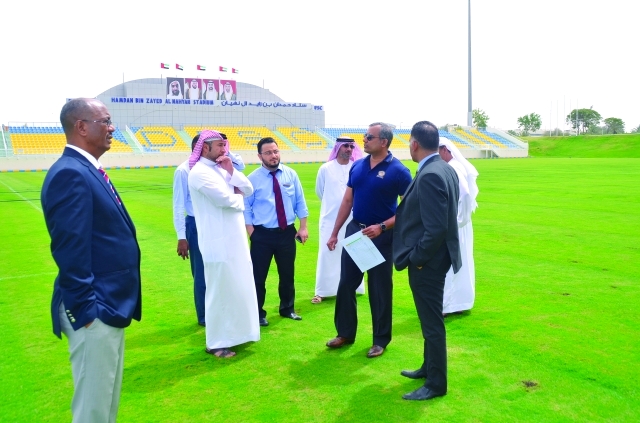 "خلال تفقد الوفد الآسيوي لملعب الظفرة - البيان"