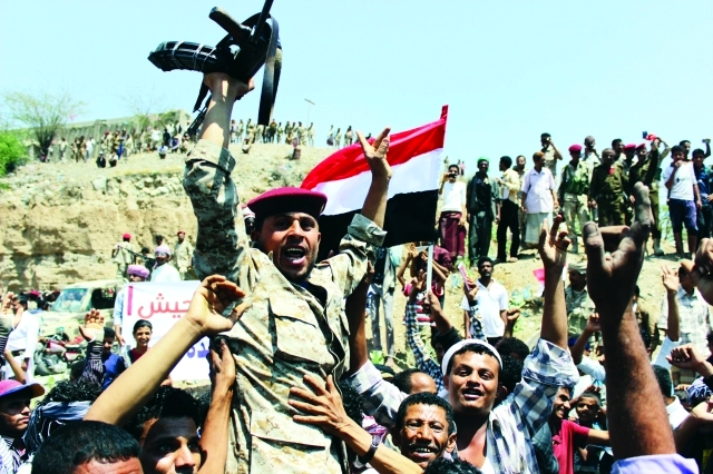 "سيارة عسكرية يستقلها جنود منشقون عن قوات موالية لصالح في تعز إي.بي.إيه"