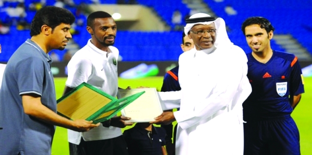 "تكريم قائد المنتخب سعود كريري بعد اعتزاله - البيان"