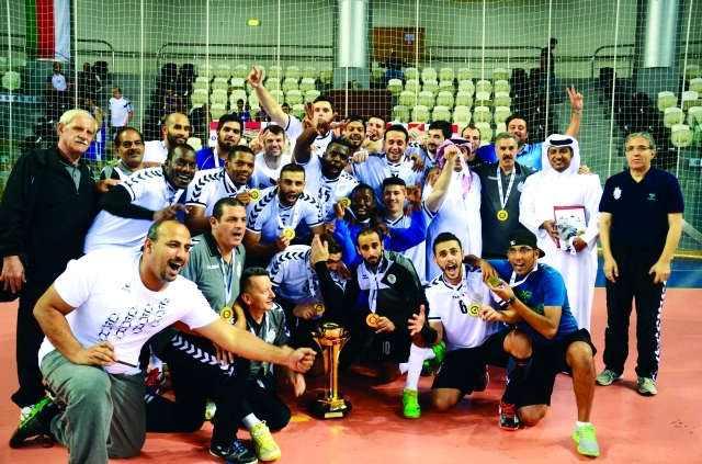 "السد القطري يحتفل بكأس الخليج بعد التتويج بالميداليات الذهبية - البيان"
