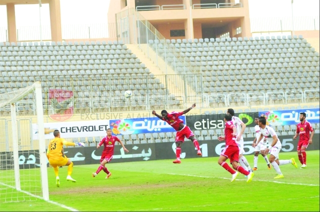 "الأهلي تجاوز عقبة الرجاء بصعوبة - البيان"