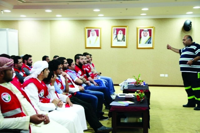 "محاضرات نظرية للطلبة المتطوعين"