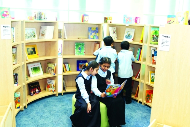 "تلاميذ مدرسة مبارك بن محمد الحلقة الأولى - البيان"