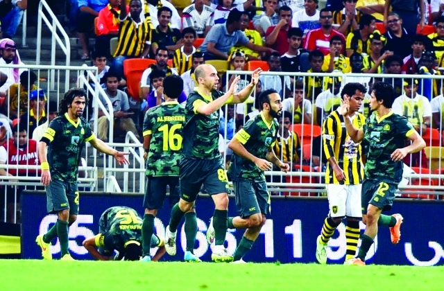 "فرحة نجوم النصر بالفوز الغالي-البيان"
