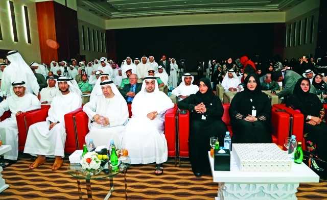 "راشد الشرقي وكبار الحضور خلال الفعاليات \t تصوير- محمد منور"
