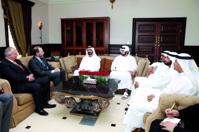 "محمد بن راشد خلال استقبال دان أمان بحضور مكتوم بن محمد وأحمد بن سعيد والشيباني والكندي تصوير: خليفة اليوسف"
