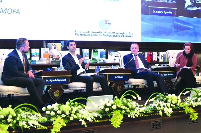 "من الجلسة النقاشية"