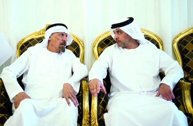 "هزاع بن زايد يعزي أحمد السويدي - وام"
