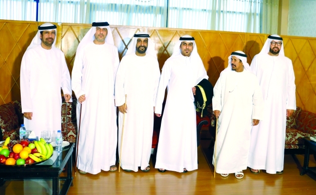 "سعيد بن هويمل العامري والعريس وعدد من الحضور"