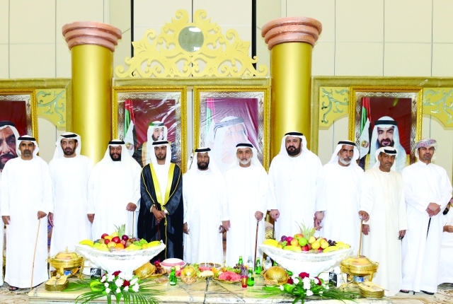 "العريس ومحمد بن ركاض العامري وكبار المدعوين"