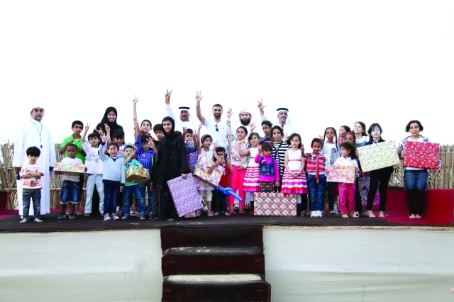 "تكريم الأطفال المشاركين"