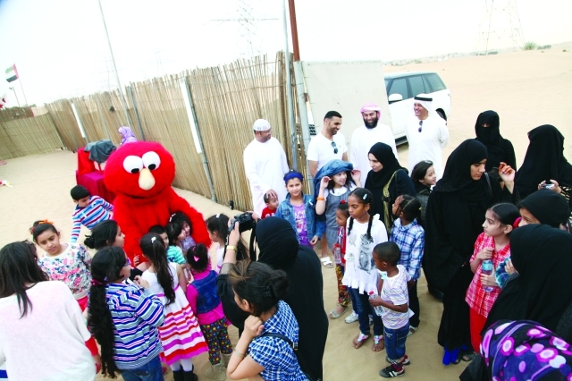 "استقبال الأطفال بالشخصيات الكرتونية"