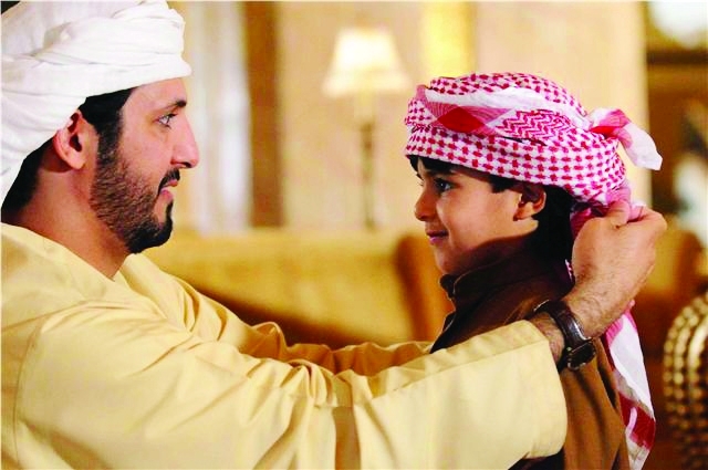 "راشد الهاجري وأحد أبنائه"