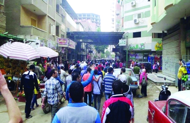 "جانب من اشتباكات المطرية شرق القاهرة أمس - البيان"