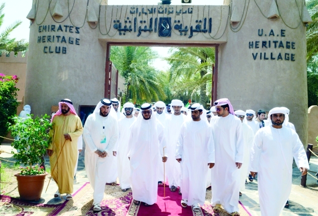 "سلطان بن زايد لدى وصوله لحضور افتتاح المهرجان \tوام"