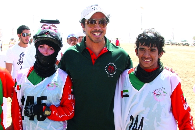 "منصور بن زايد مع الجنيبي البطل والوصيفة الفرنسية ميفا - تصوير- مجدي اسكندر"