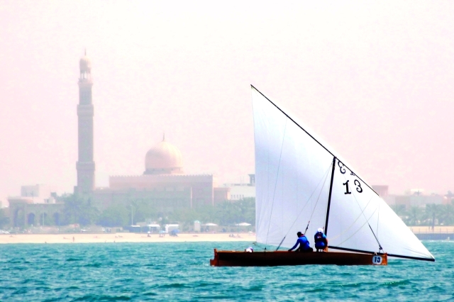 "القارب \"طوفان 13\" في طريقه لتجاوز خط النهاية- البيان"